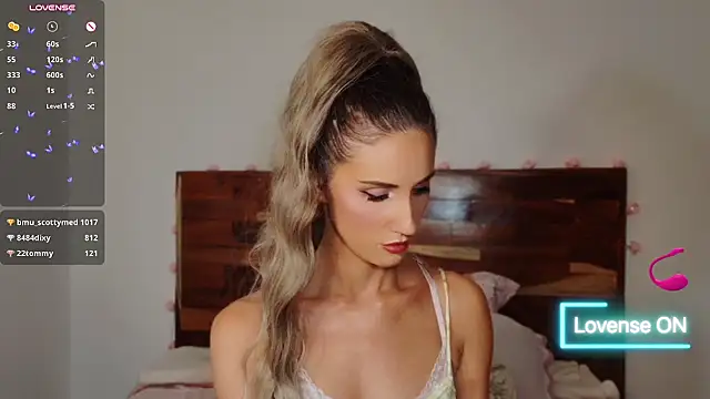 secretluv (F young) - flash panties
