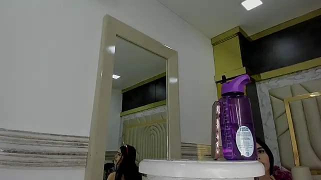NahomiDeluxe