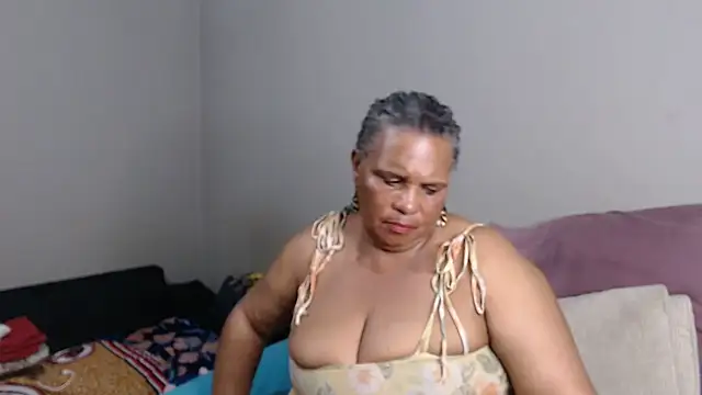 GrandBustyMelon webcam