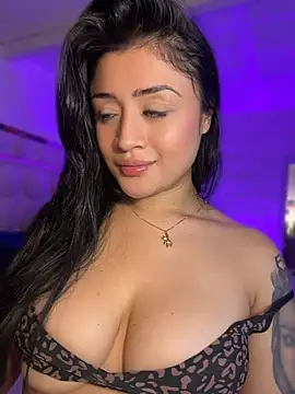 lucianaroy dildo webcam show