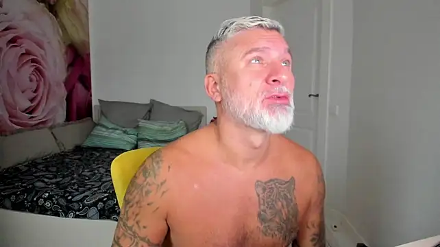 BlowMyXXL live sex cam