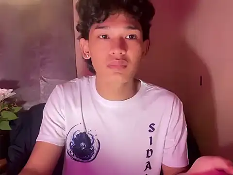 imjustasluttyintownx (M twink) - LOOKING FOR FUN AND LOVE!