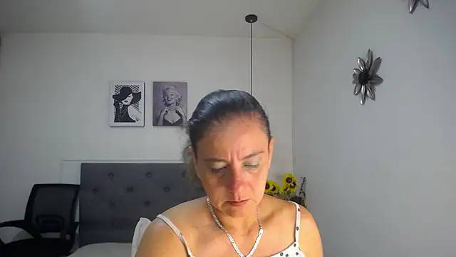 sasi_luna live cam on StripChat