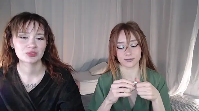 TeaseQueens live cam on StripChat