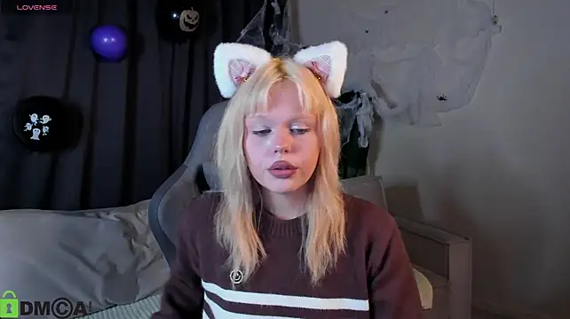 WildKitty_X live cam on StripChat