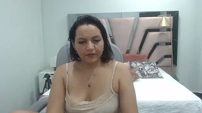 jenn_smithh live cam on StripChat