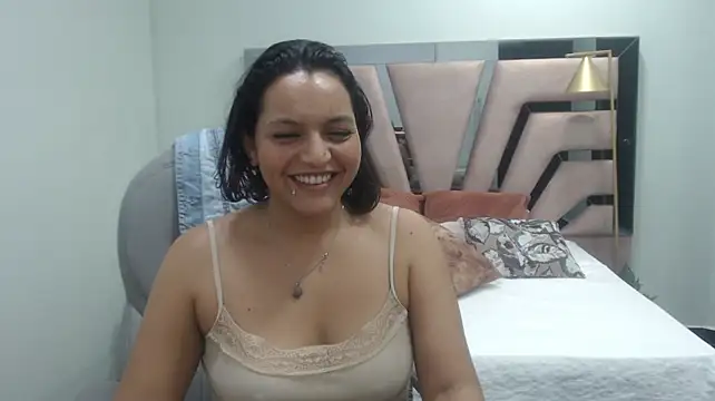 jenn_smithh live cam on StripChat