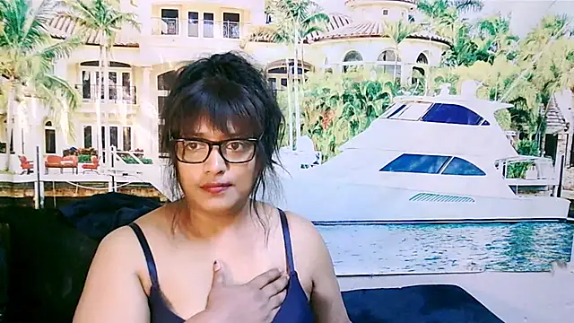 IndiaBlackPanther live cam on StripChat
