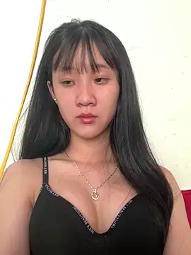 Nha_uyen2 live cam on StripChat