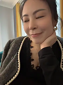 YaoYao8888 live cam on StripChat