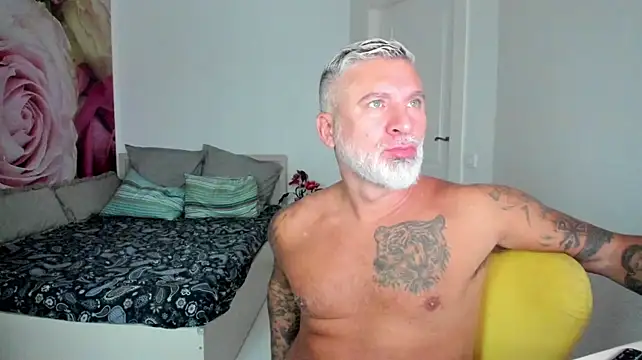 BlowMyXXL live cam on StripChat