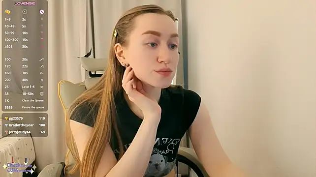 mowalova live cam on StripChat