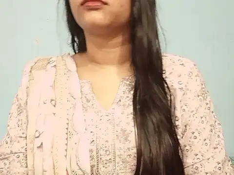 Adhiti_1 live cam on StripChat