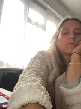 Blondnboujee53