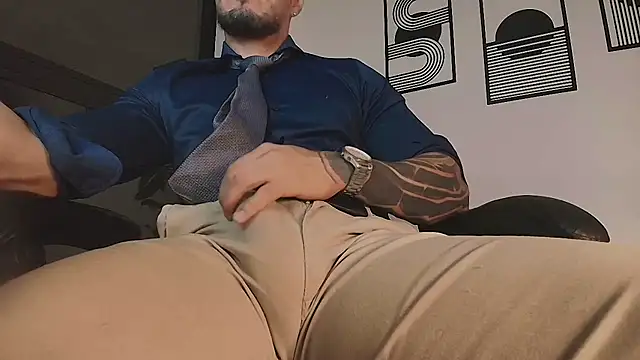 ALPHA_DOMINUS_ live cam on StripChat