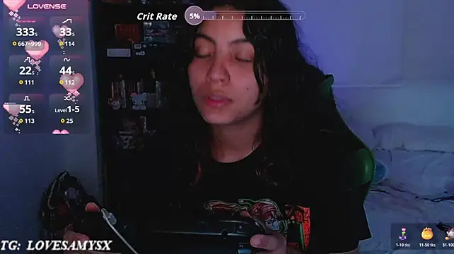 Lovelyamyy live cam on StripChat