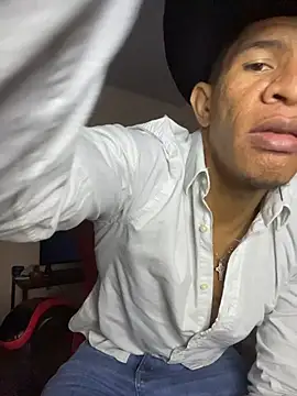 Felipe-ReyesF4 live cam on StripChat
