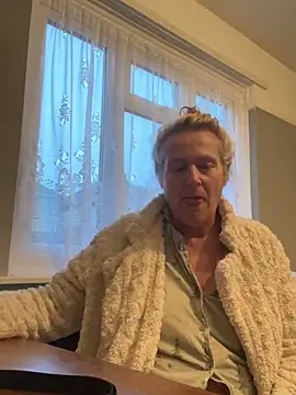 Blondnboujee53