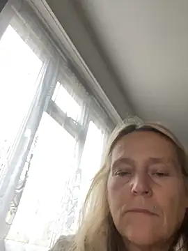 Blondnboujee53