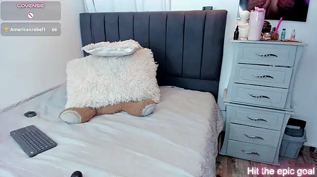 kyliejenner_hot