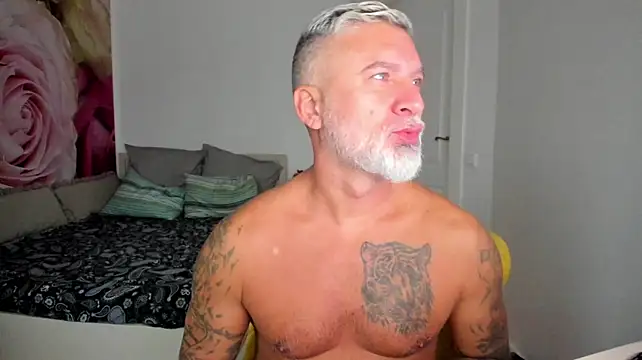 blowmyxxl (Ask my age) - Notice: ⭐  Cum) ⭐   Show!