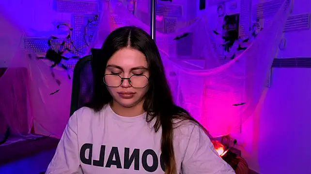 MissTessaGlow live cam on StripChat