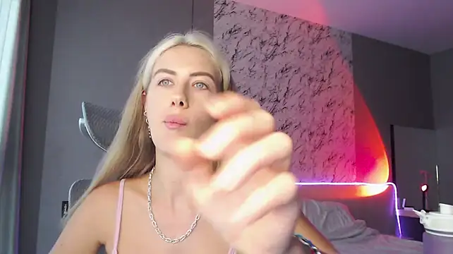 hailie_icon live cam on StripChat