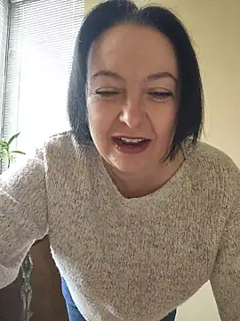 EmmaEmmy40 live cam on StripChat