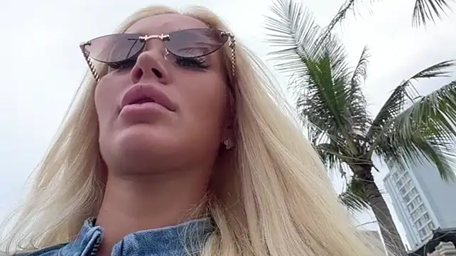 DanyelleFulenwider live cam on StripChat