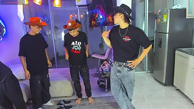 Houseofwarrios live webcam
