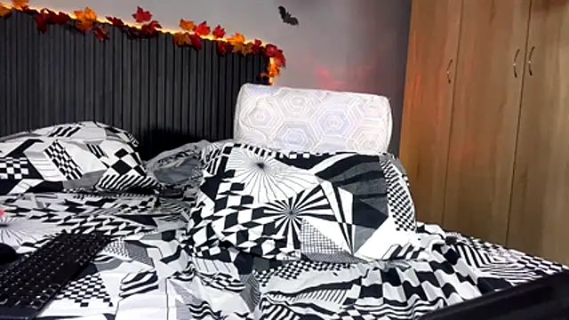Leo_Savage_ webcam