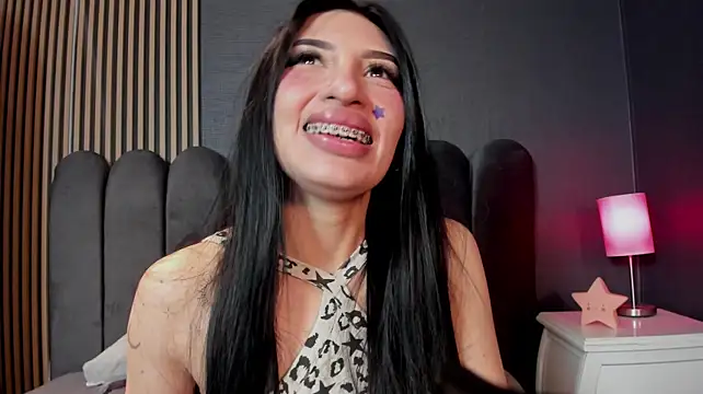 Nicolette_ks_ live cam on StripChat