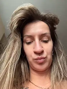 EvvaMur live cam on StripChat