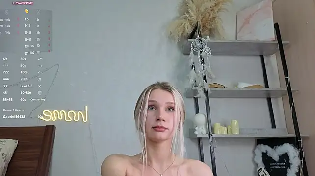 NaFravel live cam on StripChat