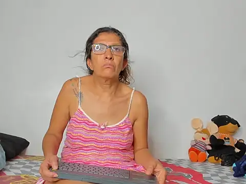 Keyla_Milf live cam on StripChat