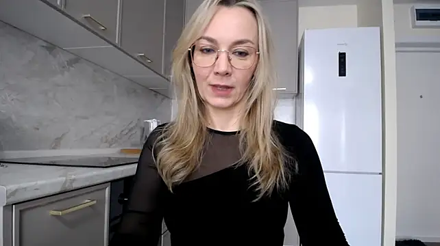 Ava_Elior