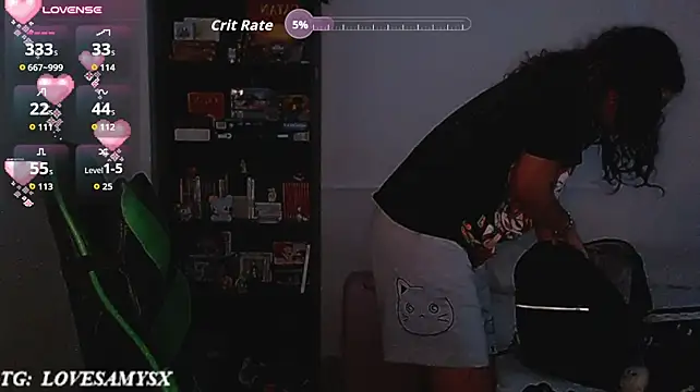 Lovelyamyy live cam on StripChat