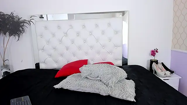 AntonellaColis live cam on StripChat
