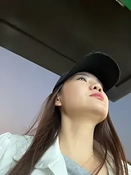 Yioyio-666 live sex cam