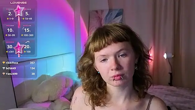 VioletDesiree live sex cam