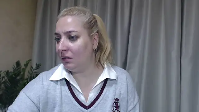 sweetpussy13 live cam on StripChat