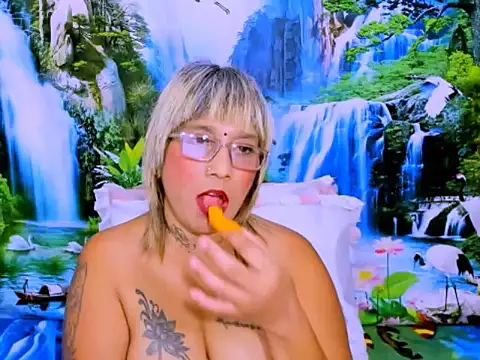 indianroxy live cam on StripChat
