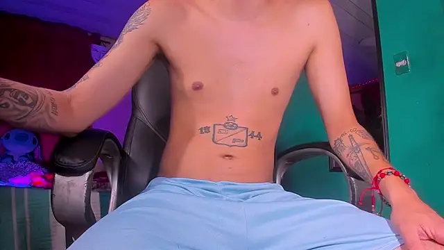 FrannBoy live cam on StripChat