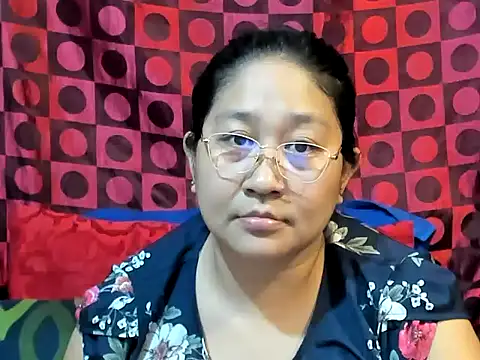 CHUBBY-CHULALAT live cam on StripChat