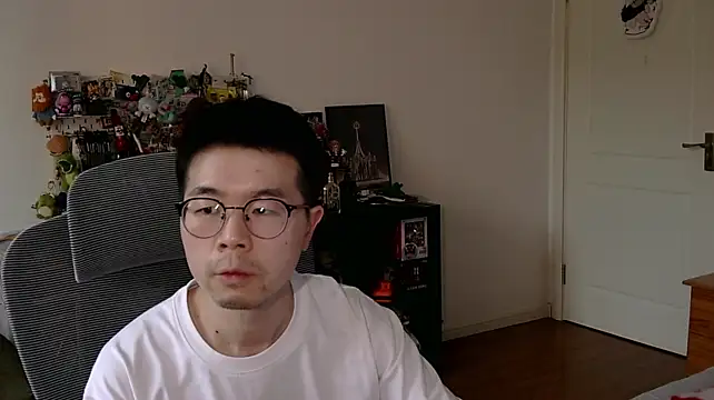 Adzard65 live cam on StripChat