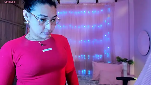 IvyShine7 live cam on StripChat
