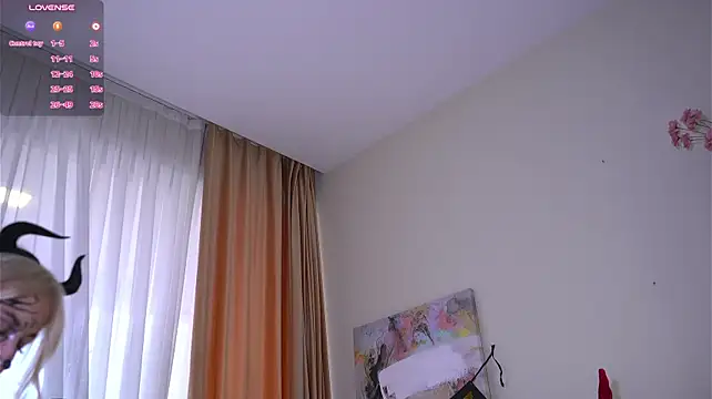 OlivlaTheMoon live cam on StripChat