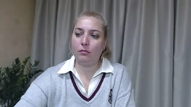 sweetpussy13 live cam on StripChat