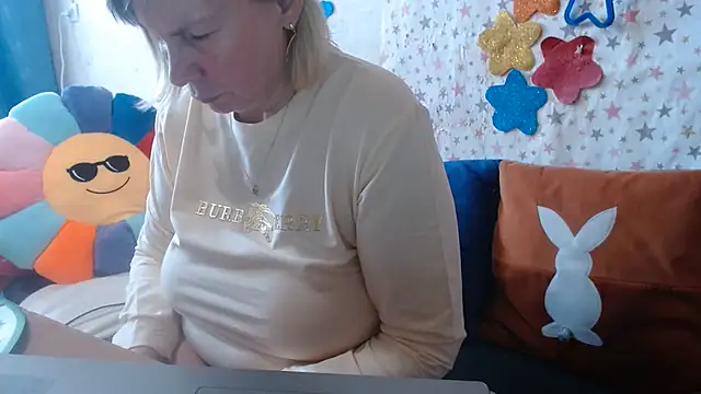 QueenLana live cam