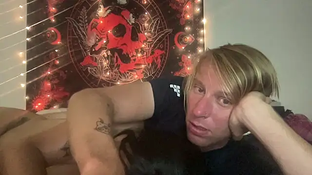 NikkiAndJohnny777 webcam